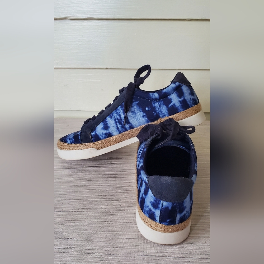 Crown Vintage blue fabric a suede sneakers size 7.5